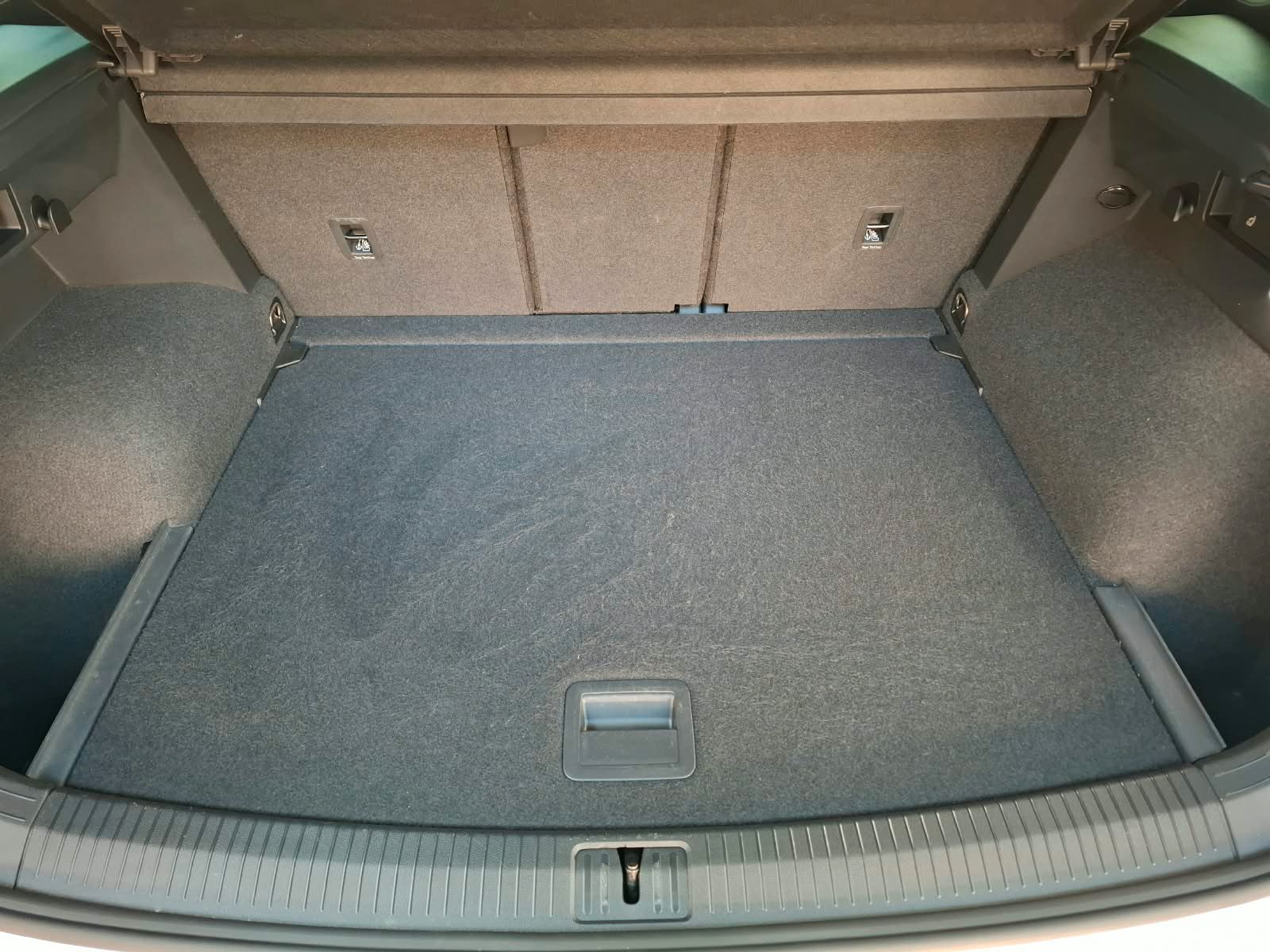 Fahrzeugabbildung Volkswagen Tiguan R-Line 2,0 TSI DSG 4Motion + IQ.Light LED