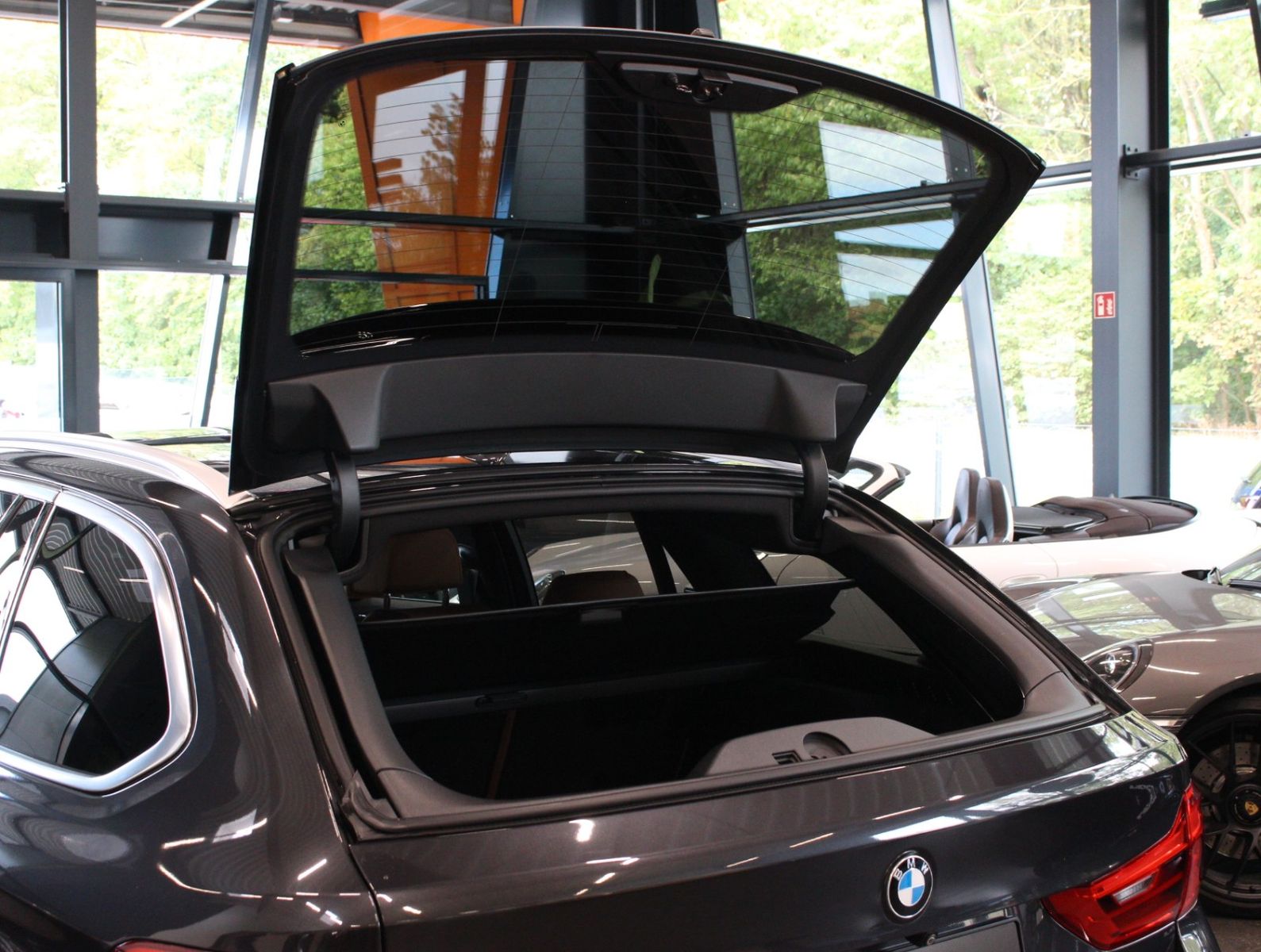 Fahrzeugabbildung BMW 520 d Touring Luxury Line 1. Hand*Pano*H&K*HUD