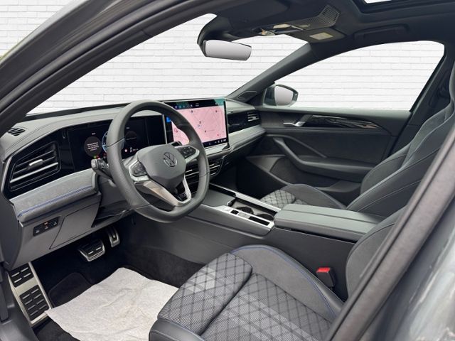 Fahrzeugabbildung Volkswagen Passat R-Line 2.0 TDI 4MOTION DSG - PANO*AHK*NAV