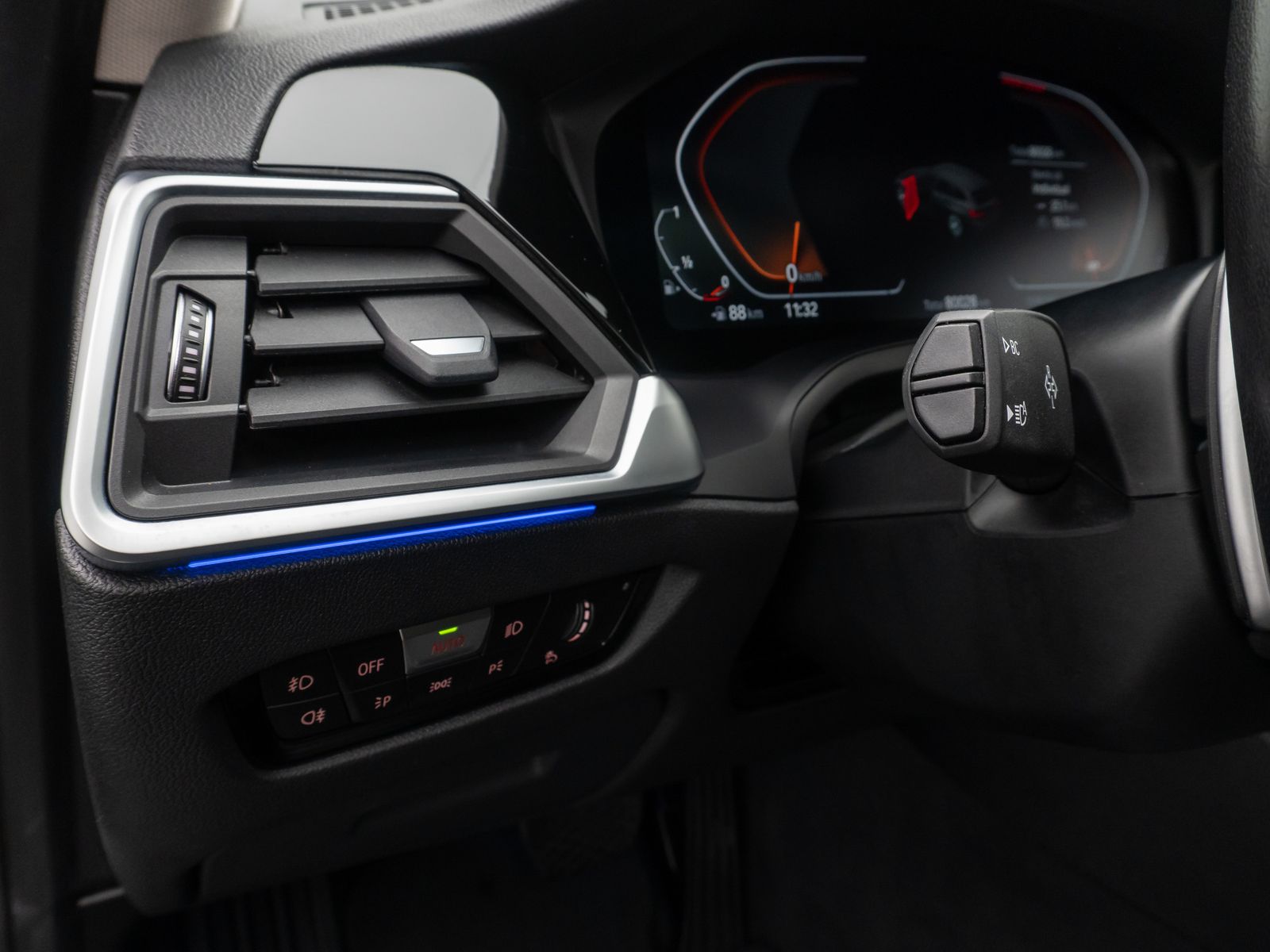 Fahrzeugabbildung BMW 330i Sport Line Panorama Kamera DAB H/K Stop&Go
