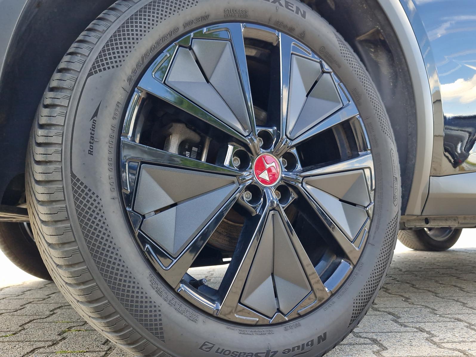 DS Automobiles  BlueHDI 130 AT Performance Line+ LED Navi Alcan