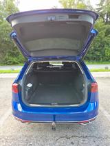Volkswagen Passat Variant R-Line/Bremsen neu/Scheckh/Matrix - Volkswagen Passat Variant: Von Privat