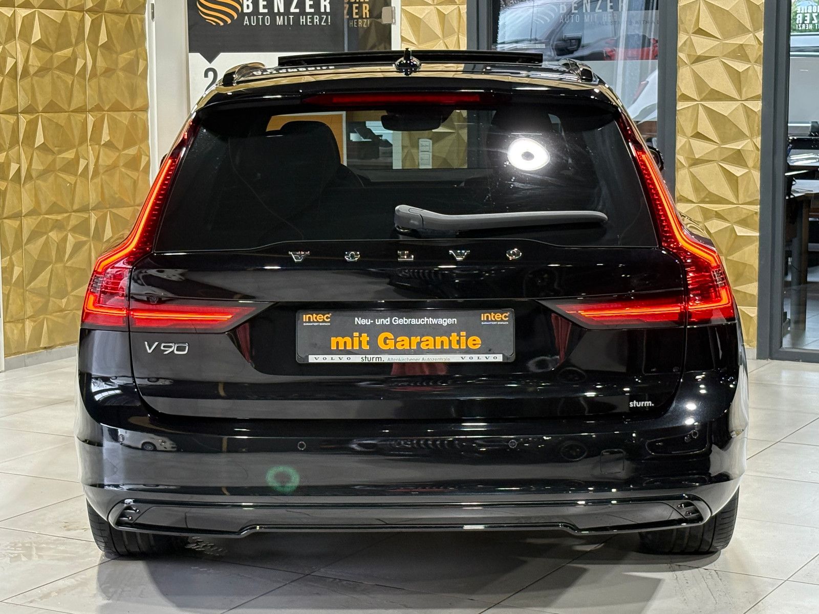Fahrzeugabbildung Volvo V90 Kombi R Design Recharge Plug-In Hybrid AWD/