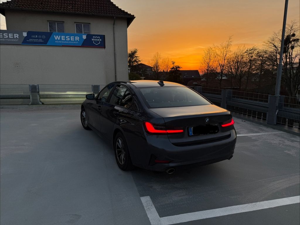 Image of BMW 320