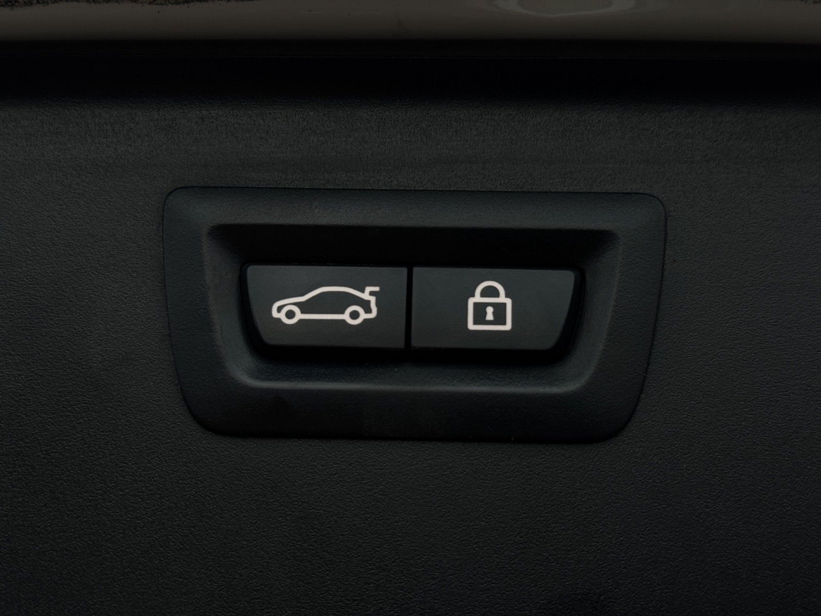 Fahrzeugabbildung BMW 520d Touring AHK/M-Paket/Head-Up/Bhz.Lenkrad/PDC