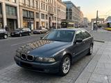BMW E39 528i - graue BMW 528