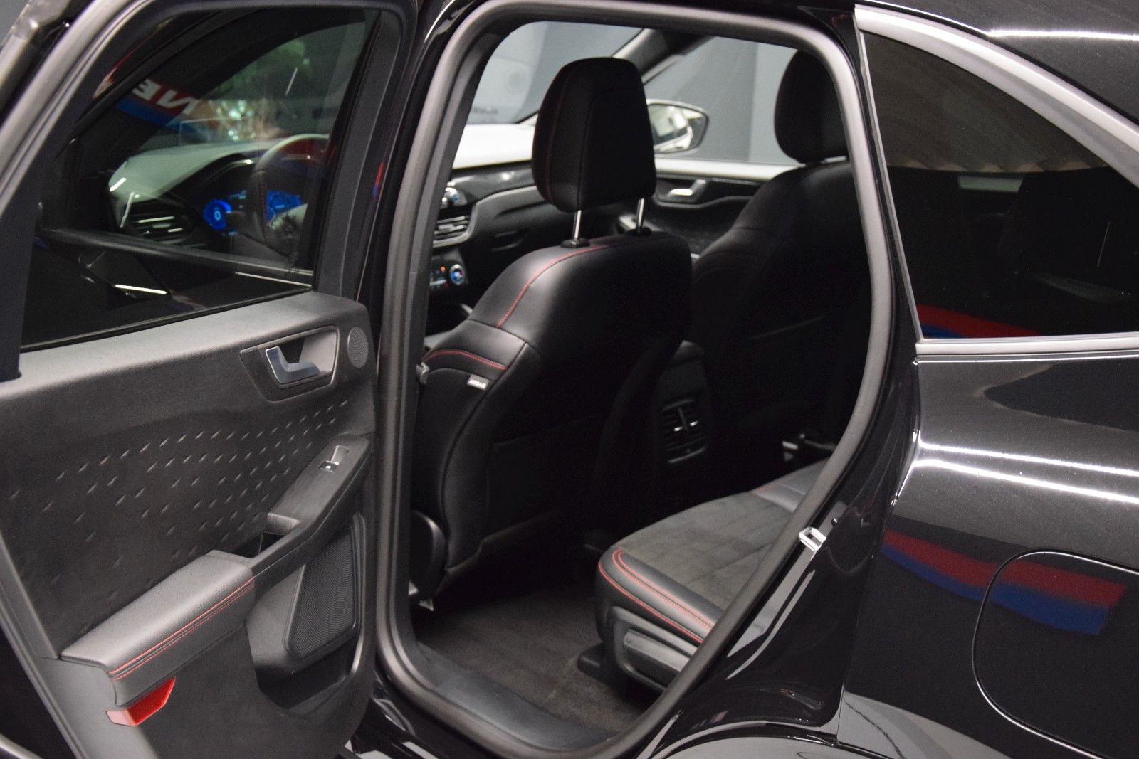 Fahrzeugabbildung Ford Kuga ST-Line X Pano HuD Leder ACC Kamera B&O Amb