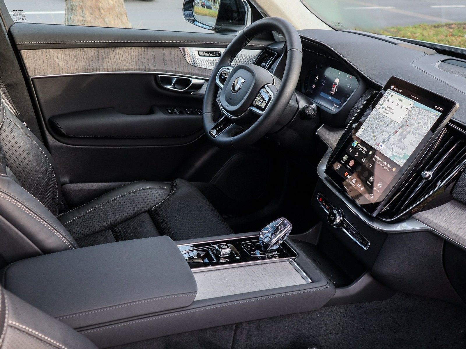 Volvo XC90 T8 Recharge AWD Ultra Dark Reskin NP: 105.9 imagem 3