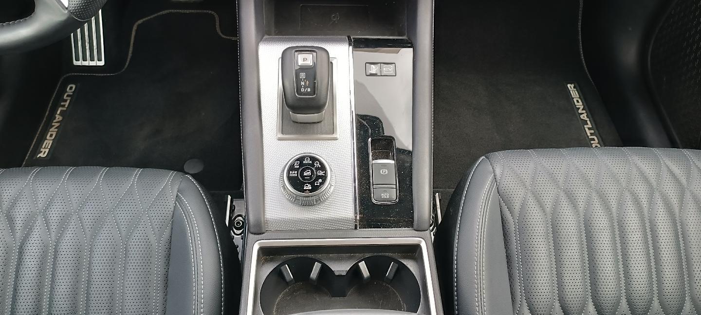 Mitsubishi Outlander 2.4L PHEV TOP 2-Farb