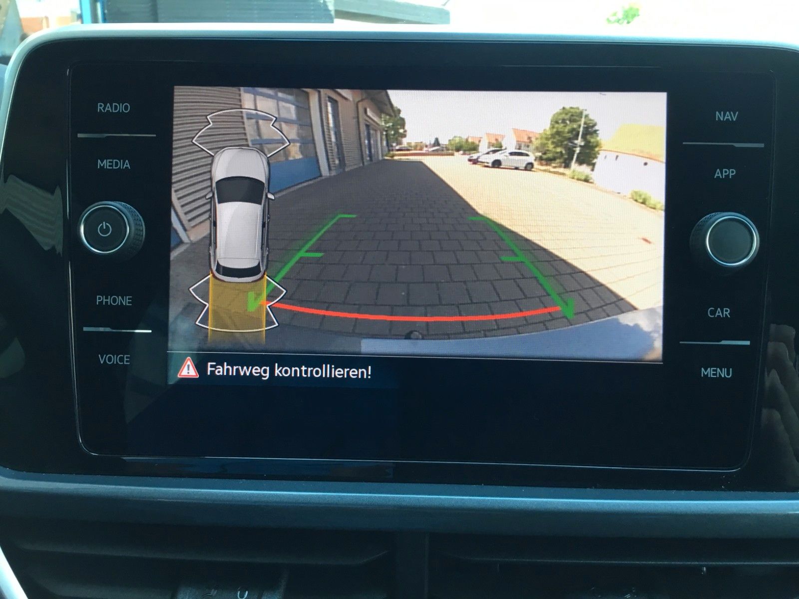 Fahrzeugabbildung Volkswagen T-Roc 1.5 TSI DSG Style+AHK+LED+ACC+17"+Kamera
