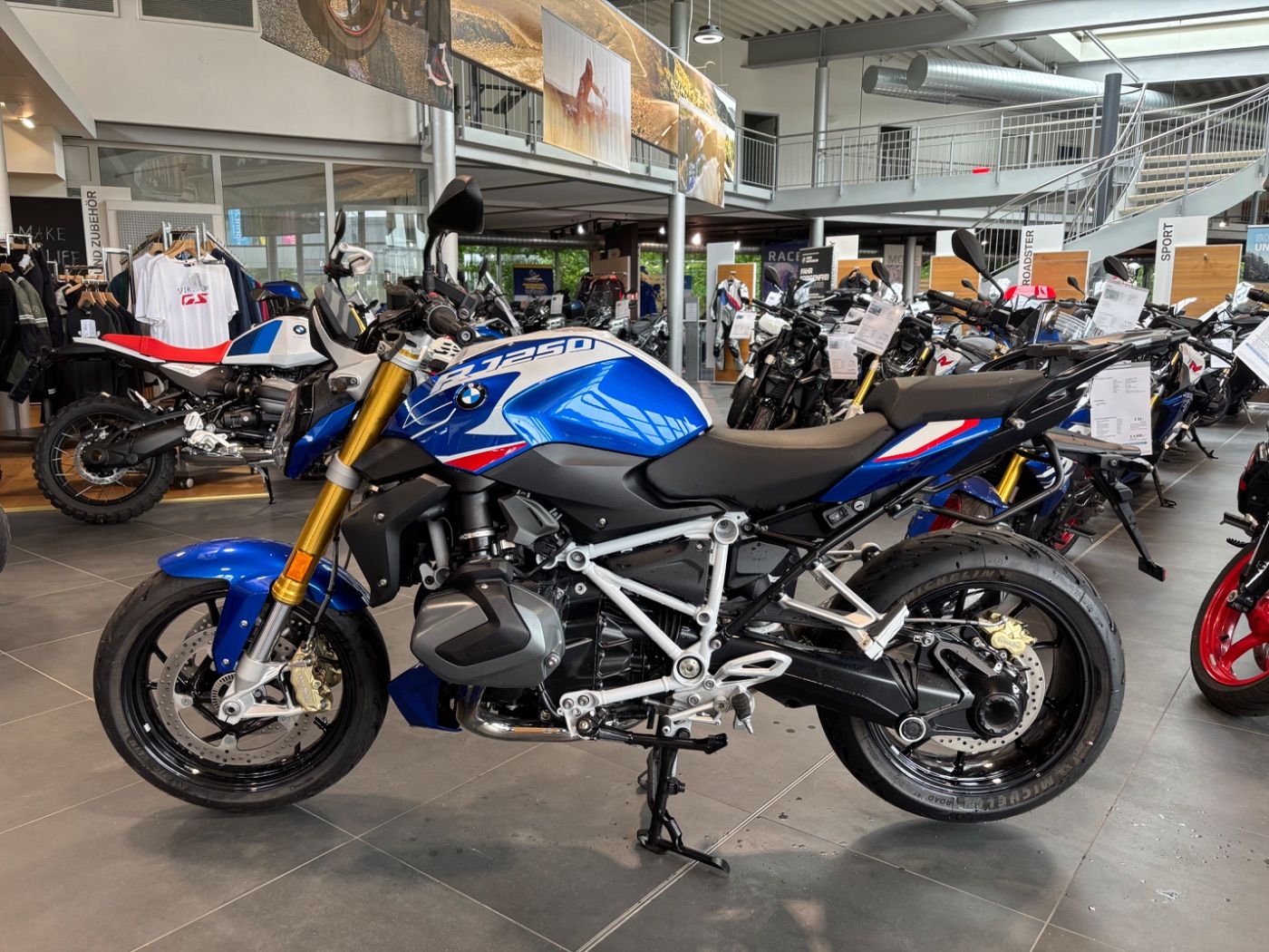 Fahrzeugabbildung BMW R 1250 R Style Sport 4 Pakete