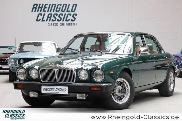 Jaguar Daimler Double Six in british racing green