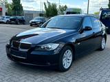 BMW 3 Lim. 320i Navi/Xenon/Tempomat/1.Hand - BMW 320 aus 2009: 320i