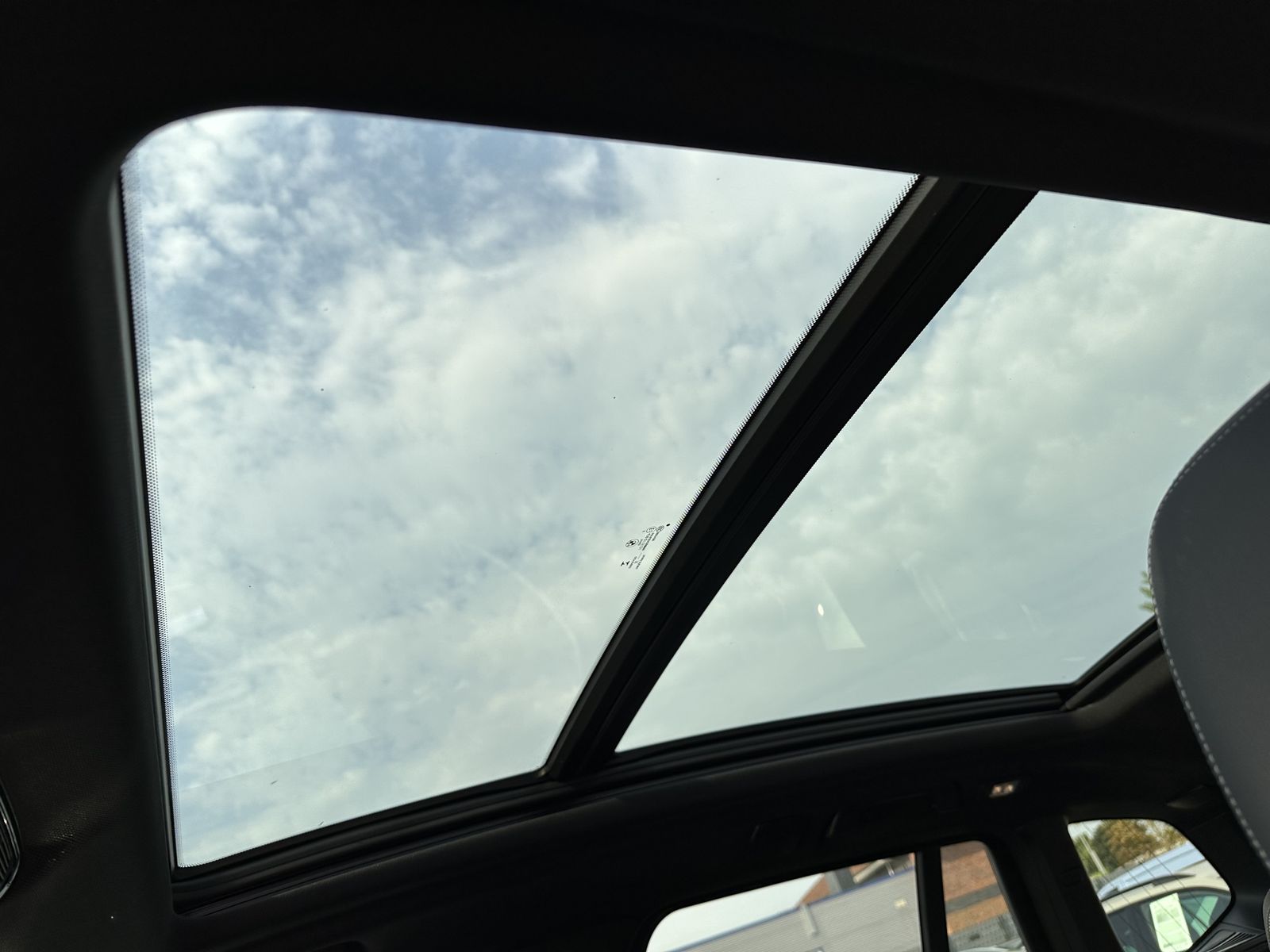 Fahrzeugabbildung BMW X3 xDrive30e M-Sport NAV+LASER+PANO+HUD+KAMERA