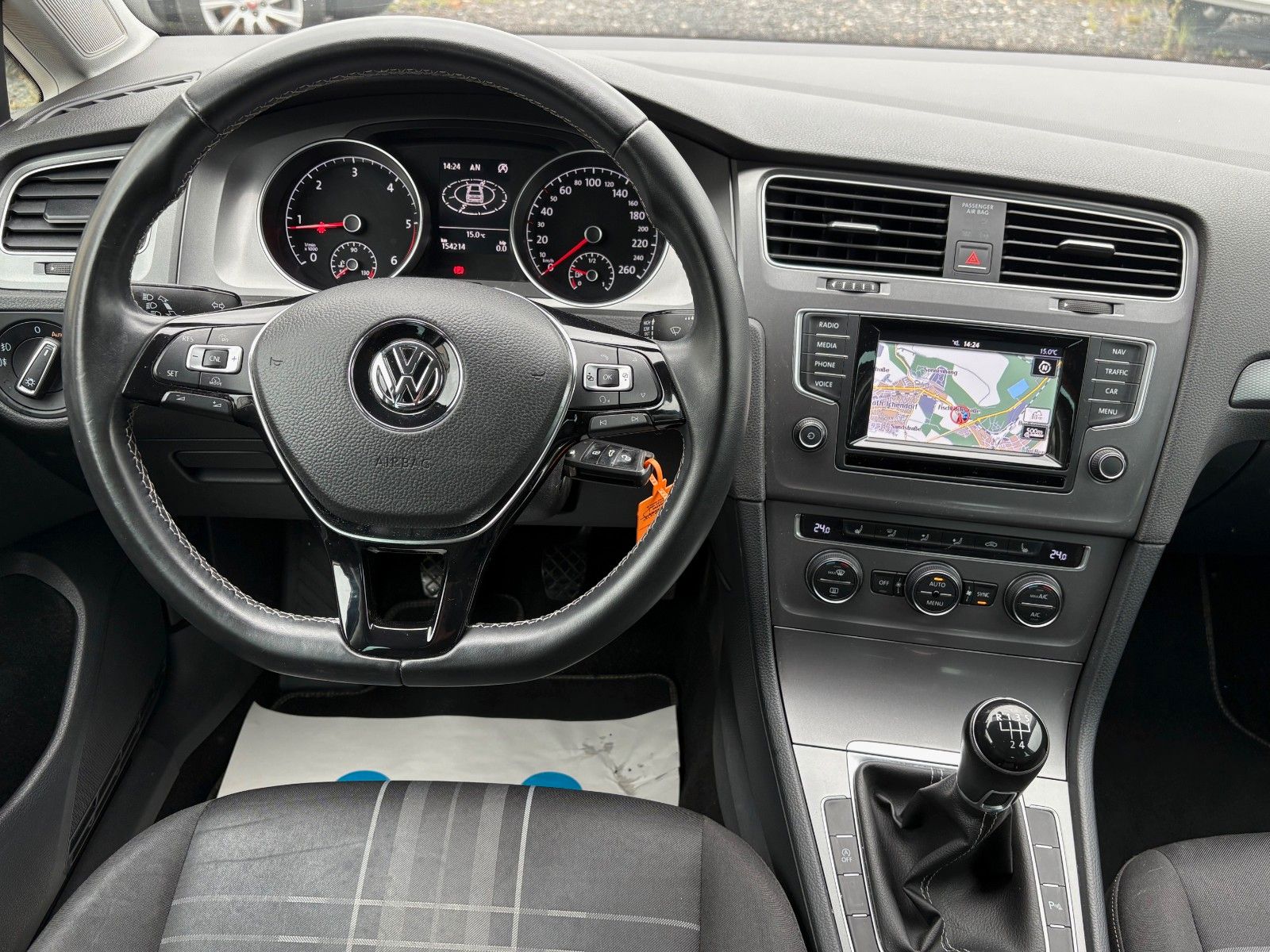 Fahrzeugabbildung Volkswagen Golf VII 1.6 TDI Lim. Lounge Navi Klima 2.HAND