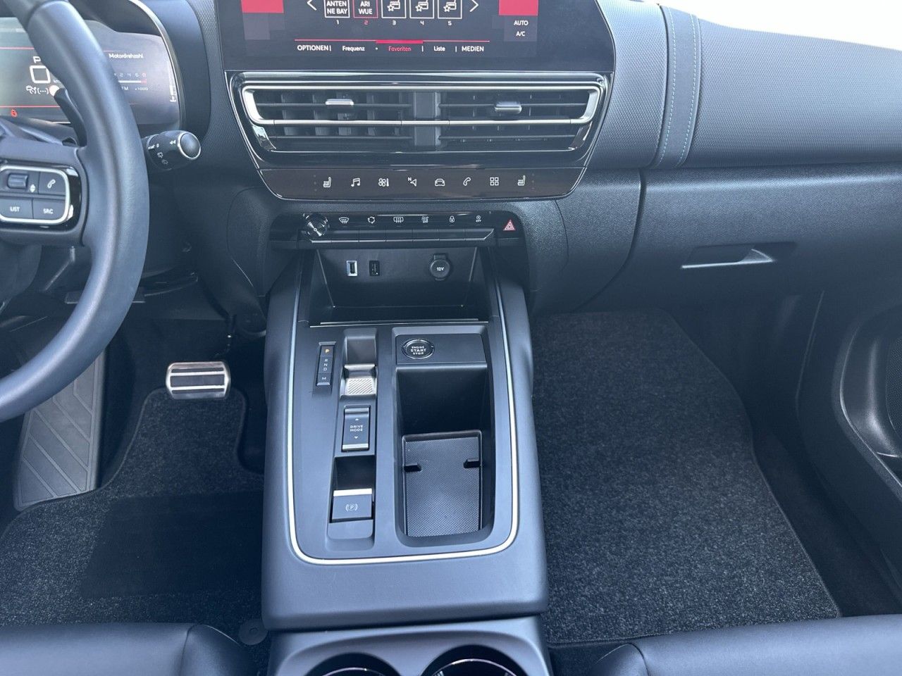 Fahrzeugabbildung Citroën C5 AIRC HYBRID 136 e-DSC6 e-SERIES* - mit KI generiert/bearbeitet