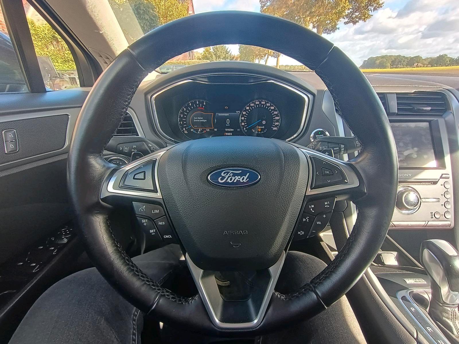 Ford Mondeo 2015 — салон