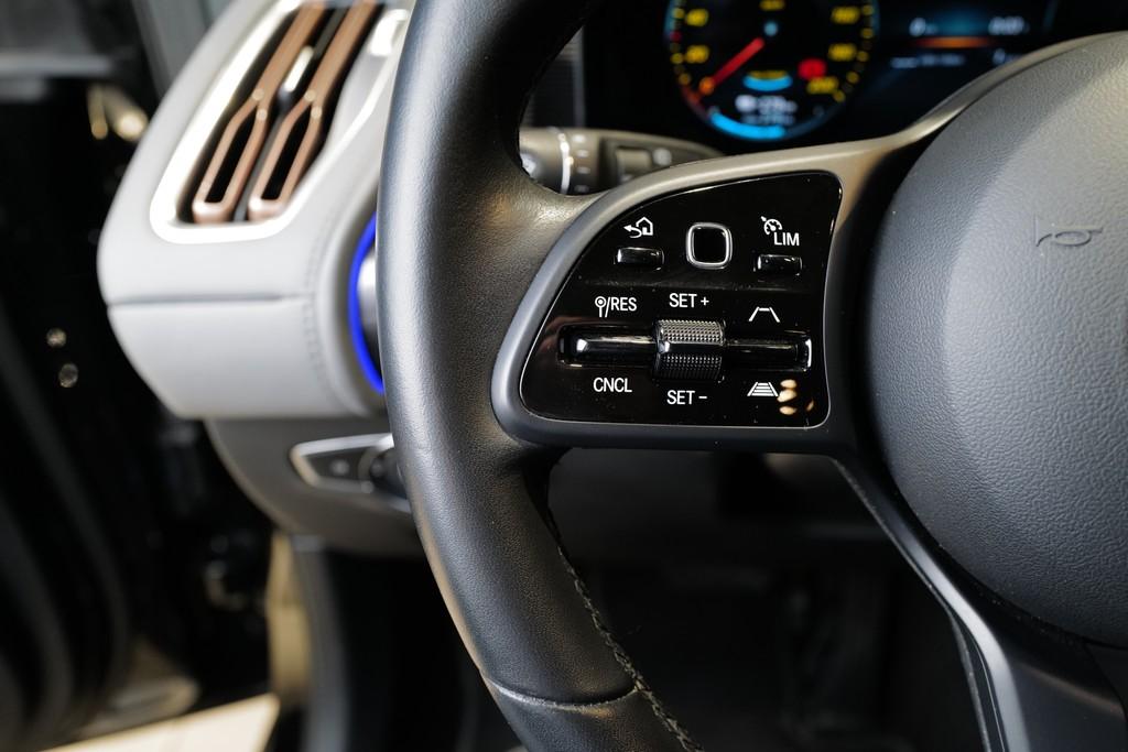 Mercedes-Benz EQC 400 4Matic 4x4 Keyless AHK Multibeam Navi