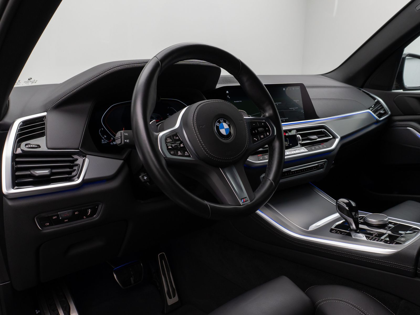 Fahrzeugabbildung BMW X5 xD30d M Sport 360°Laser HUD DAB HiFi 22Zoll