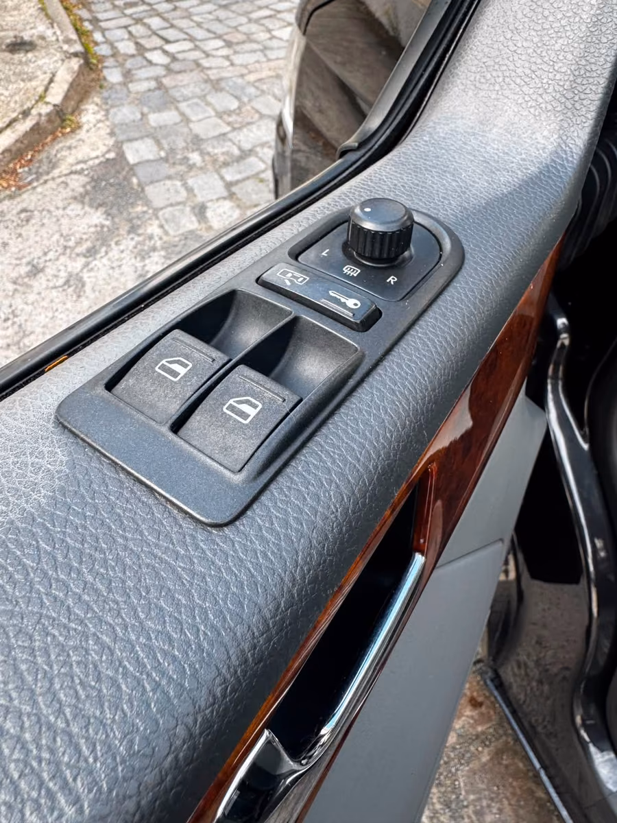 VOLKSWAGEN T5 MULTIVAN 2.5 TDI 174ch HIGHLINE BVM Toit ouvrant Sièges chauffants cuir