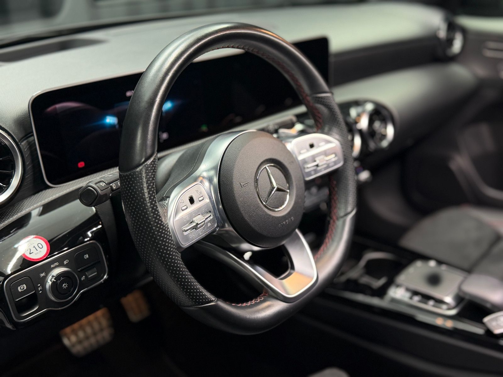 Fahrzeugabbildung Mercedes-Benz A 250 4Matic|AMG-LINE|360°|STDHZG