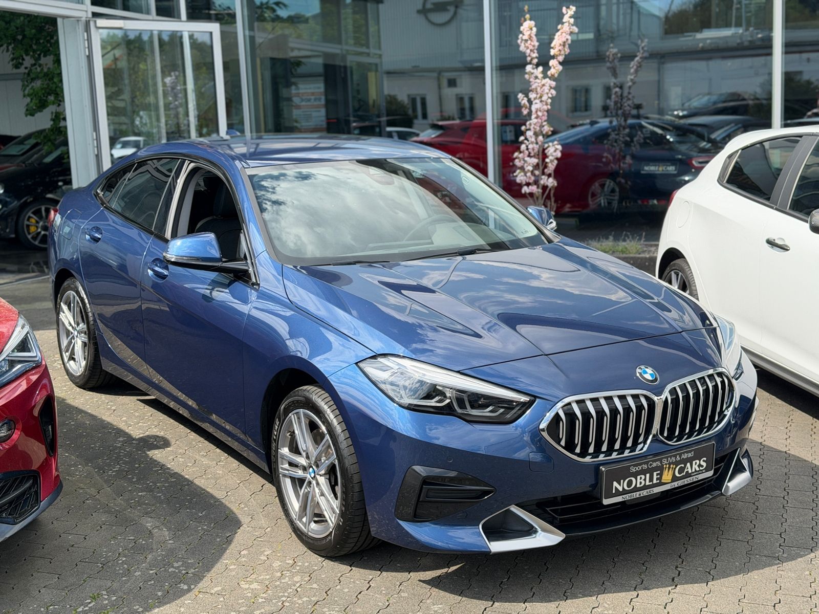 Fahrzeugabbildung BMW 218i Gran Coupe Luxury Line Shadow LED NAV SHZ