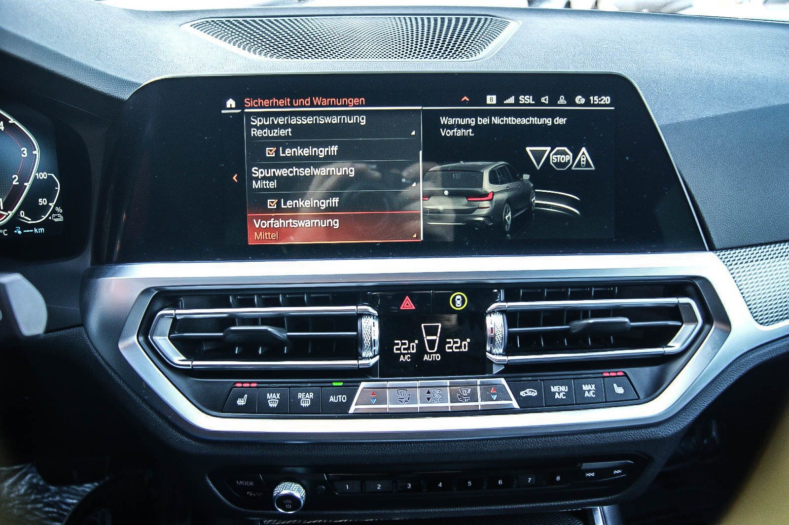 Fahrzeugabbildung BMW 330 e Touring xDrive Aut. M-SPORT H&K ANHZV LIVE