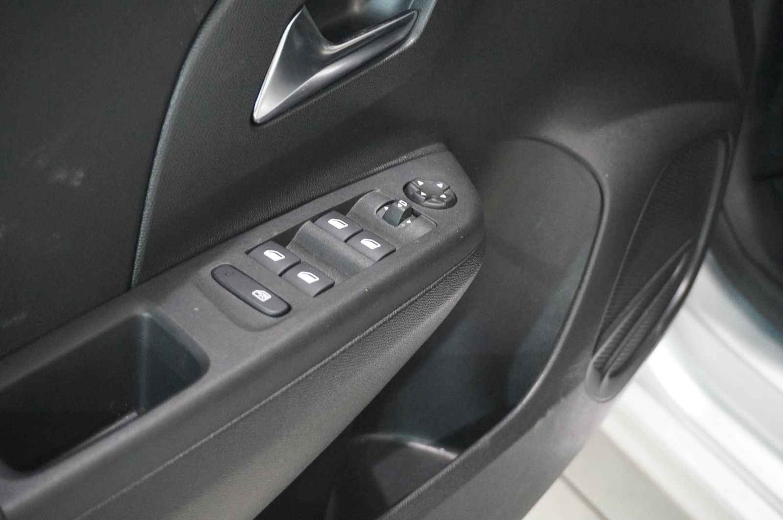 Fahrzeugabbildung Opel Corsa F 1.2 FACELIFT NAVI/LED/KAMERA/VIRTU./DAB+