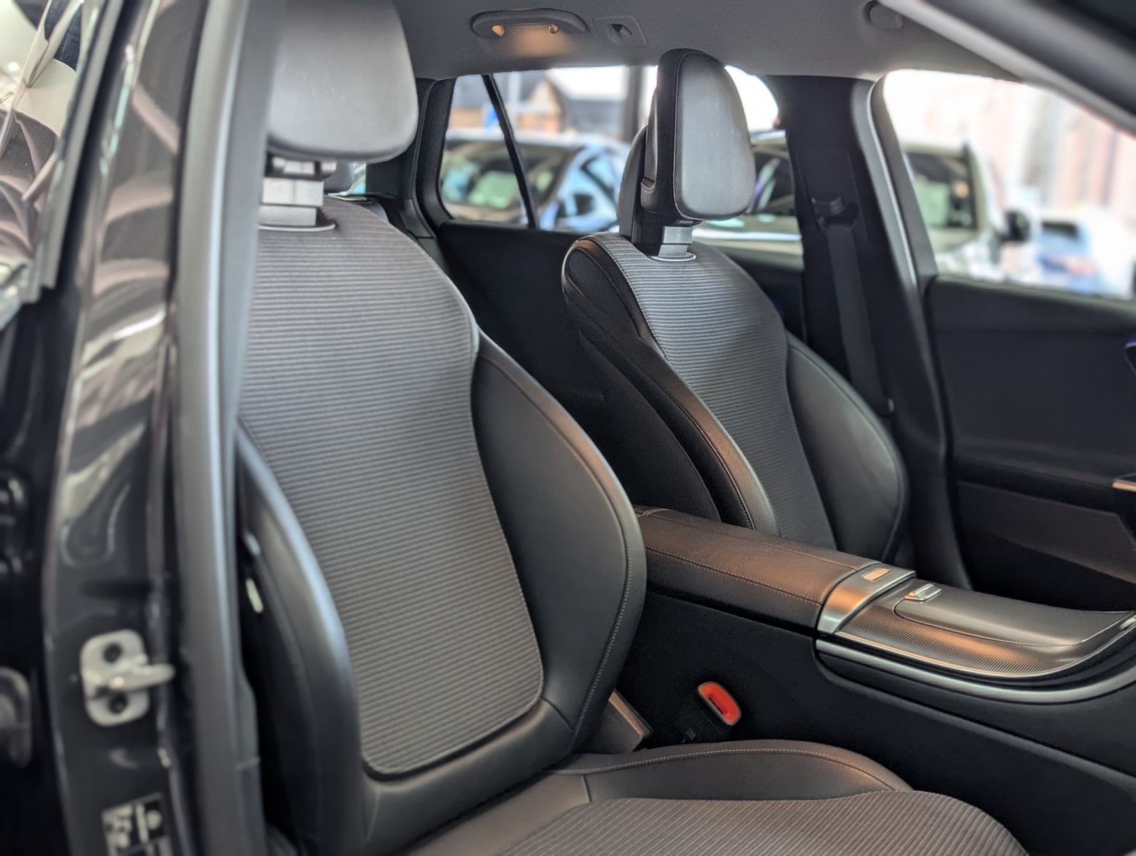 Fahrzeugabbildung Mercedes-Benz C 200 d T Night MBUX DISTRNIC+ AMBI VIRT SHZ KAM