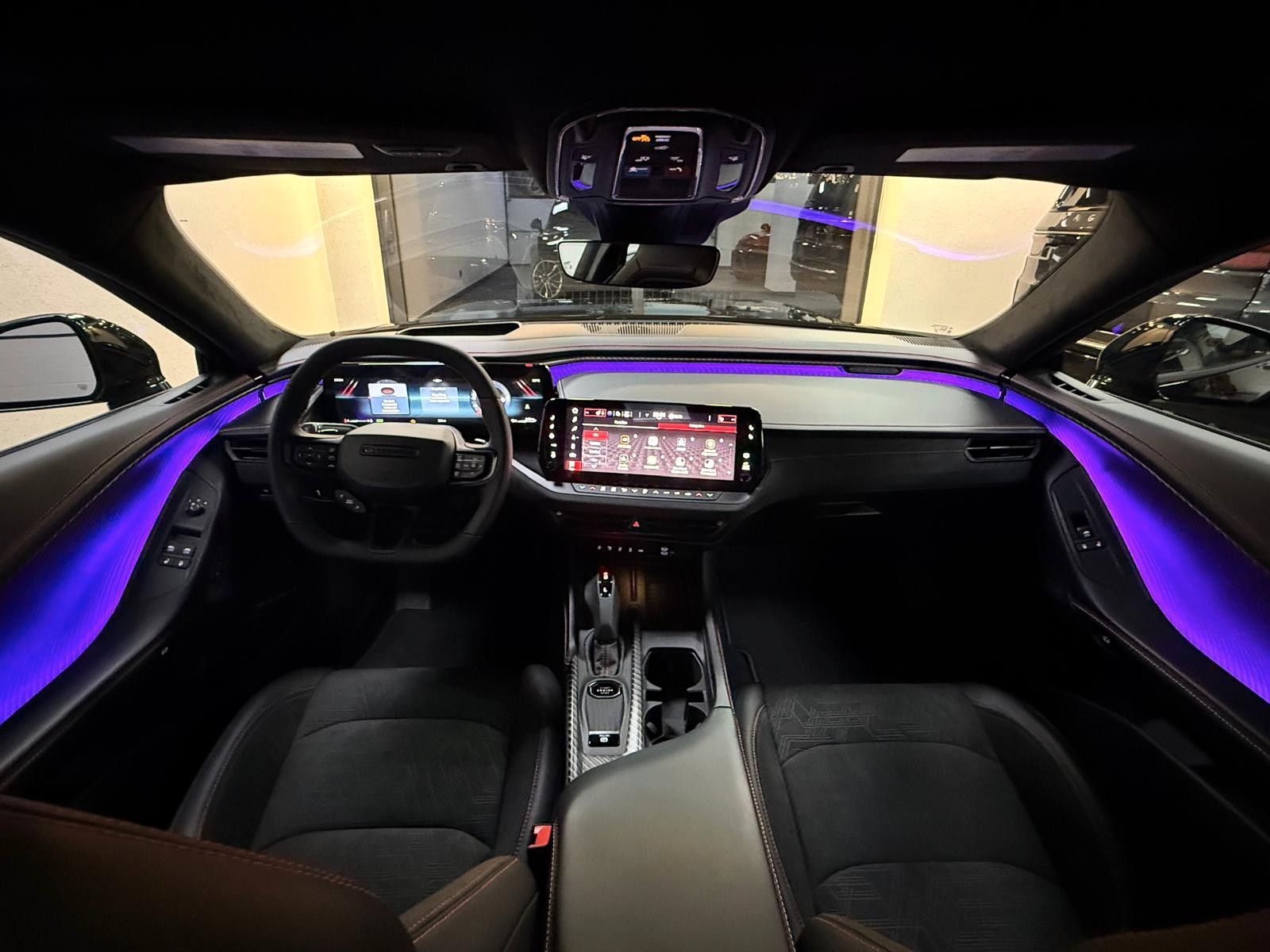 Fahrzeugabbildung Dodge CHARGER 4DR -LAUNCH EDITION-SIXPACK-CARBON-AWD