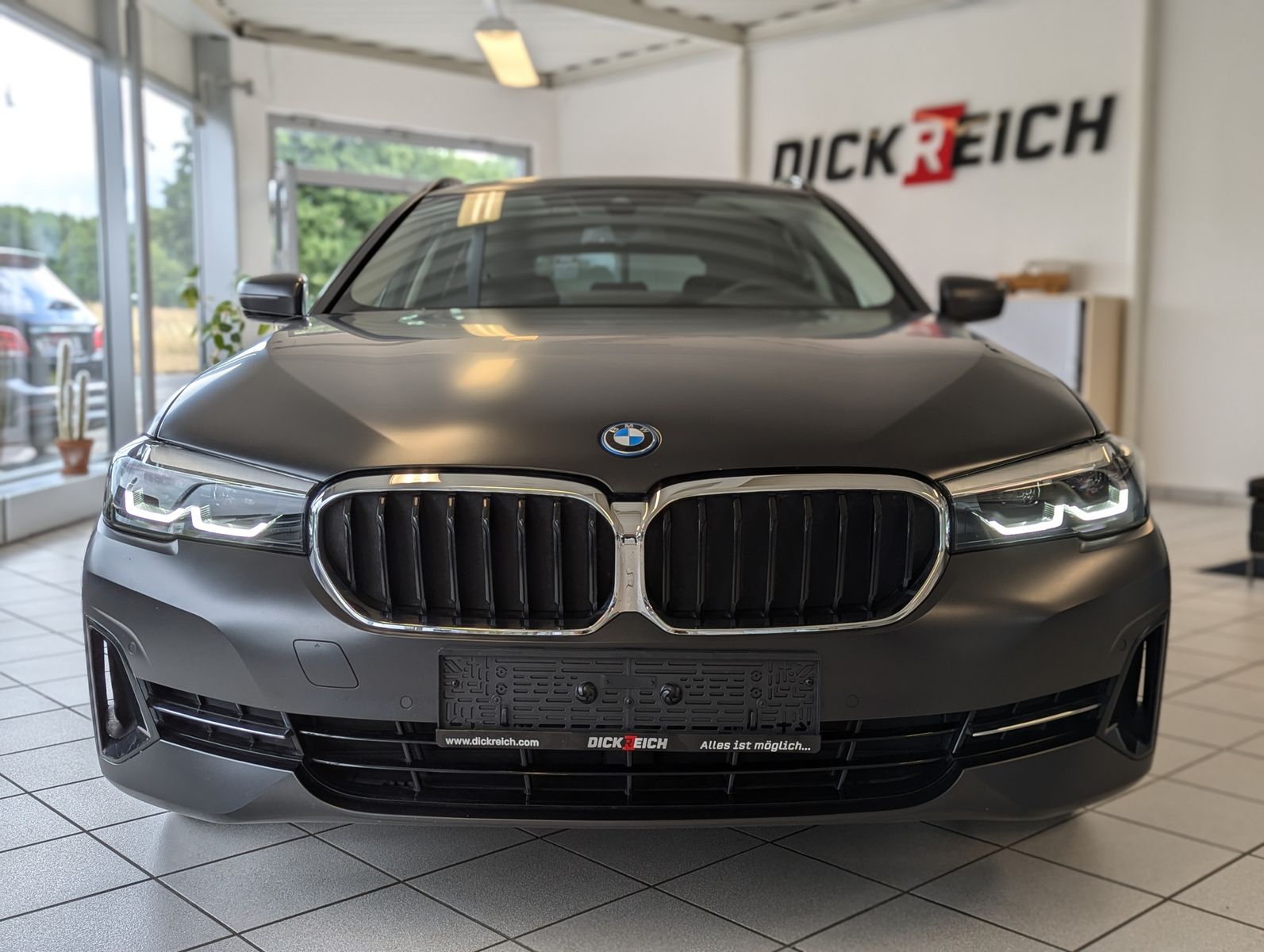 BMW 530 e Frozen-Dark Shadow LED Kamera AHK 4-Zonen - Image 2