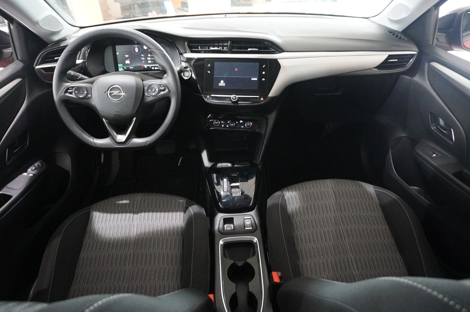 Fahrzeugabbildung Opel Corsa-e F EDITION 7KW NAVI/VIRT/TEMP/DAB/WÄRMEP.