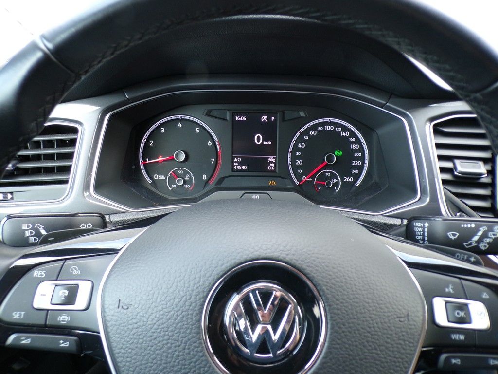 Fahrzeugabbildung Volkswagen T-Roc  1.5 TSI IQ Drive DSG *Navi*Standheizung*B
