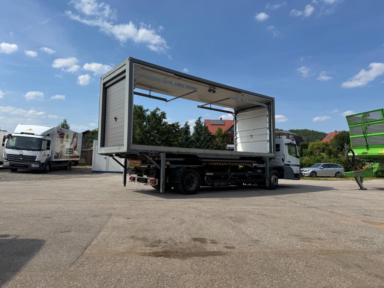 Andere Wechselbrücke mit Rolltoren