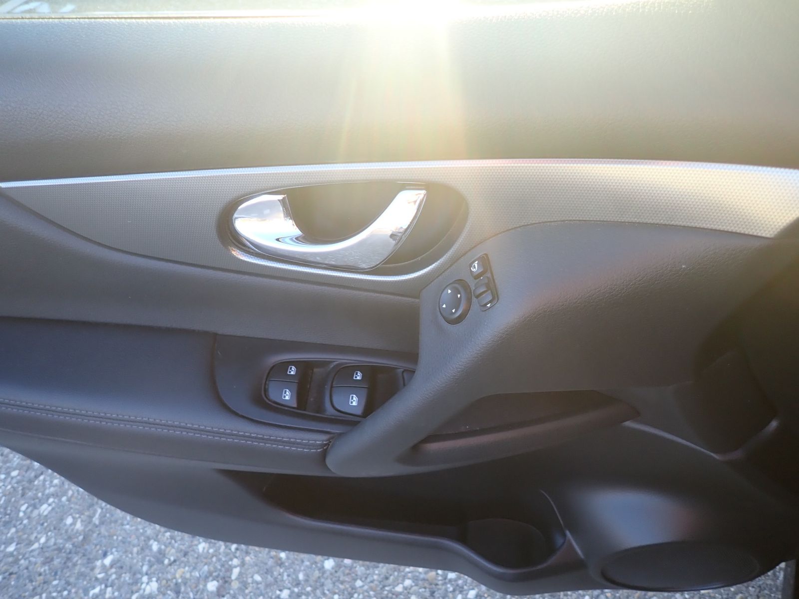 Fahrzeugabbildung Nissan Qashqai 1.3 DIG-T 160PS N-Connecta DCT