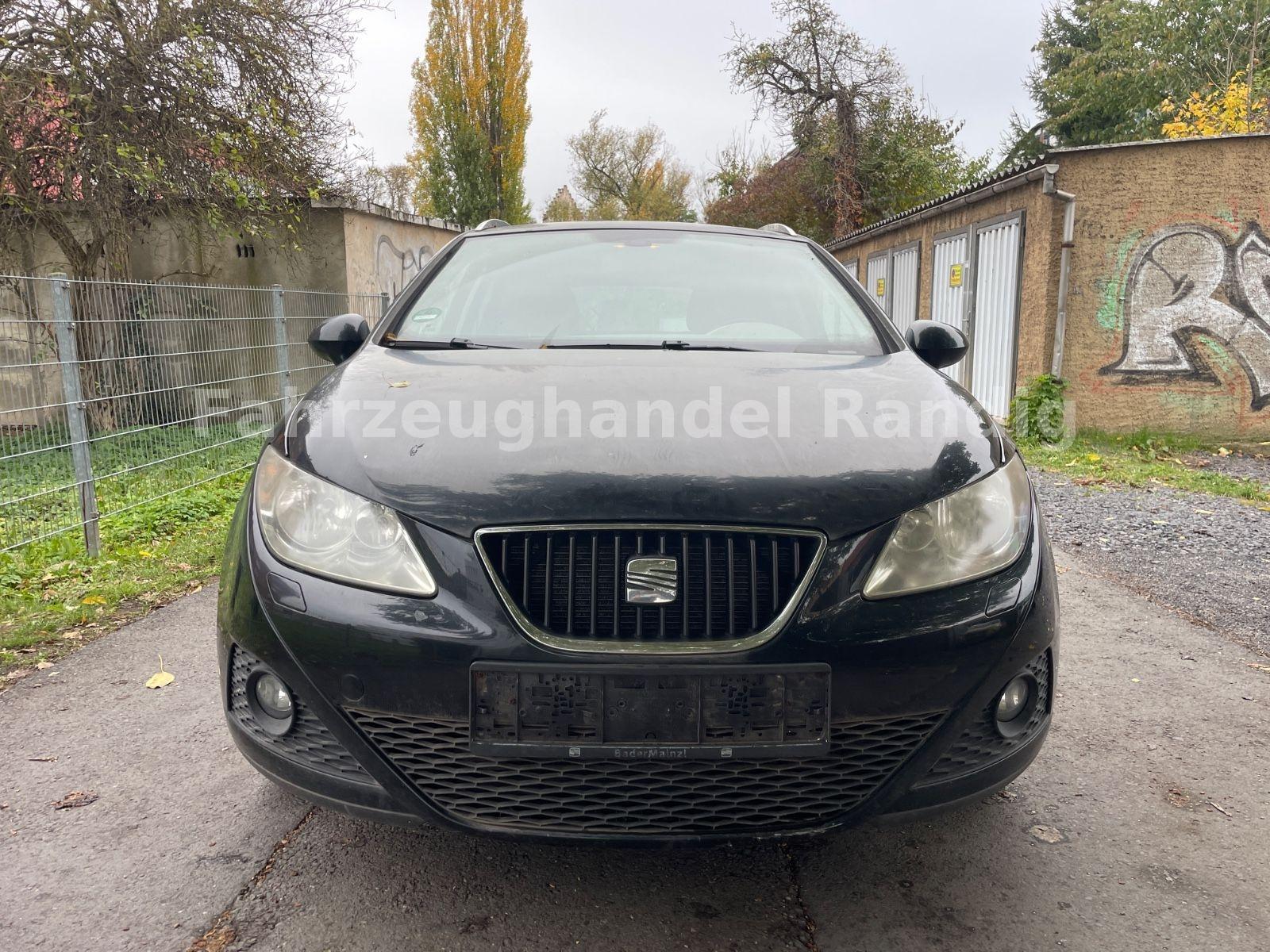 Seat Ibiza 2012 — вигляд ззаду