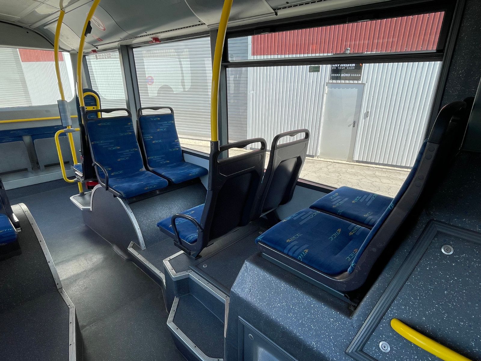 VANHOOL  2013 - Image 24 of 32