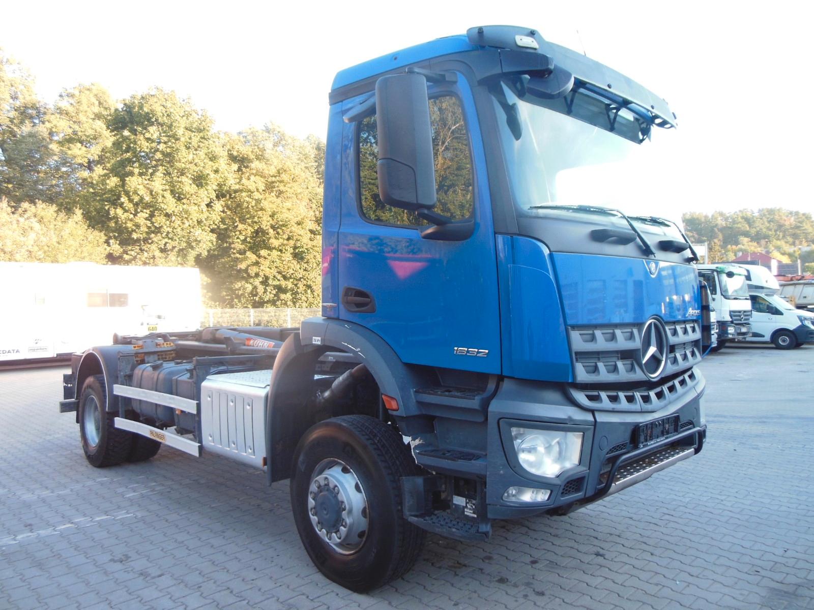 Mercedes-Benz AROCS 1832, 4X4, ABROLLKIPPER PALFINGER T15A