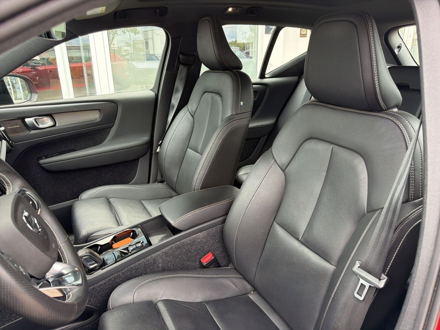 Volvo XC40 R Design Recharge AHK Navi Leder Digitales foto 9