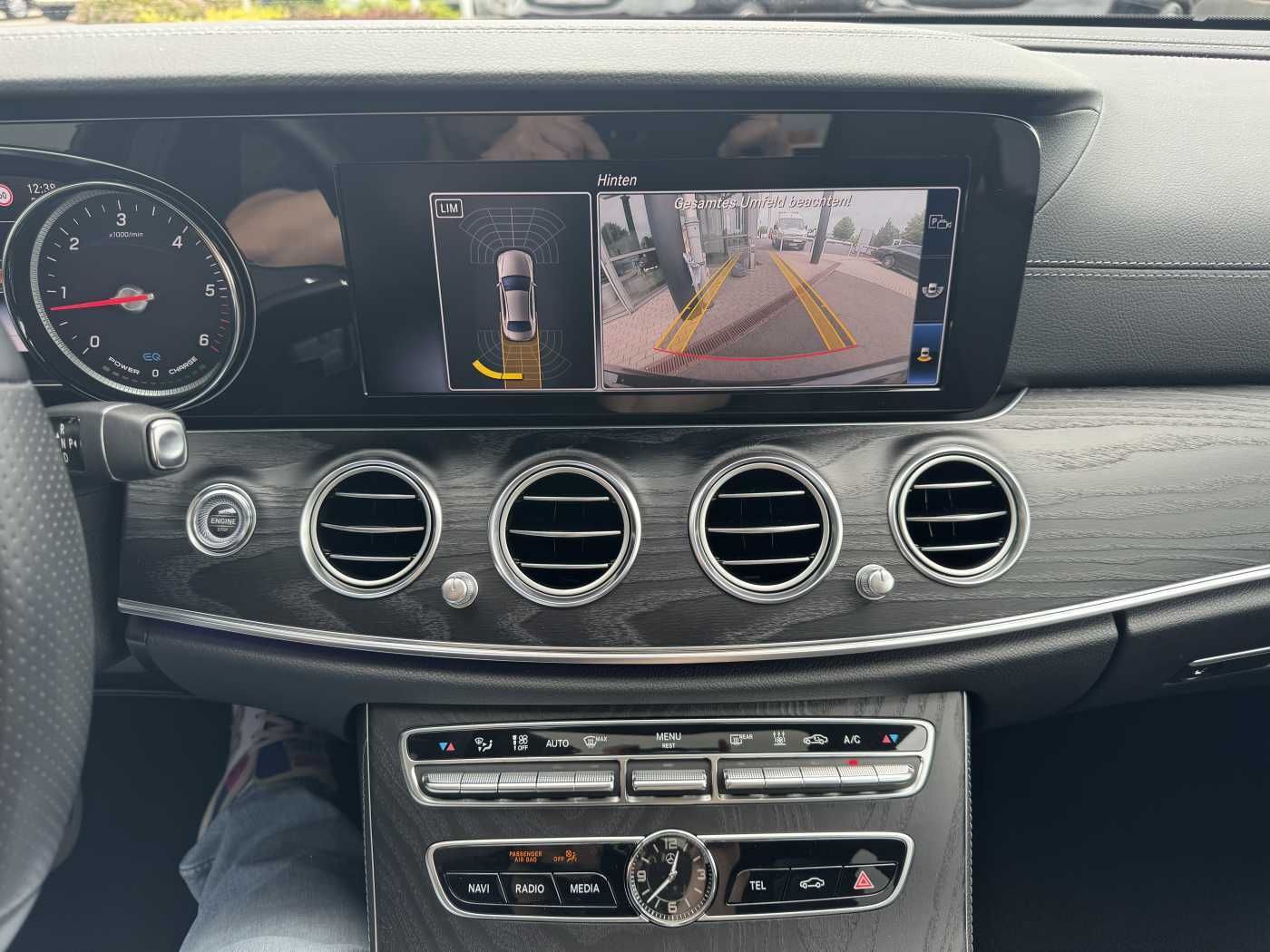 Fahrzeugabbildung Mercedes-Benz E 300de 9G AMG+Pano+Memory+Ambiente+ RFK+Night