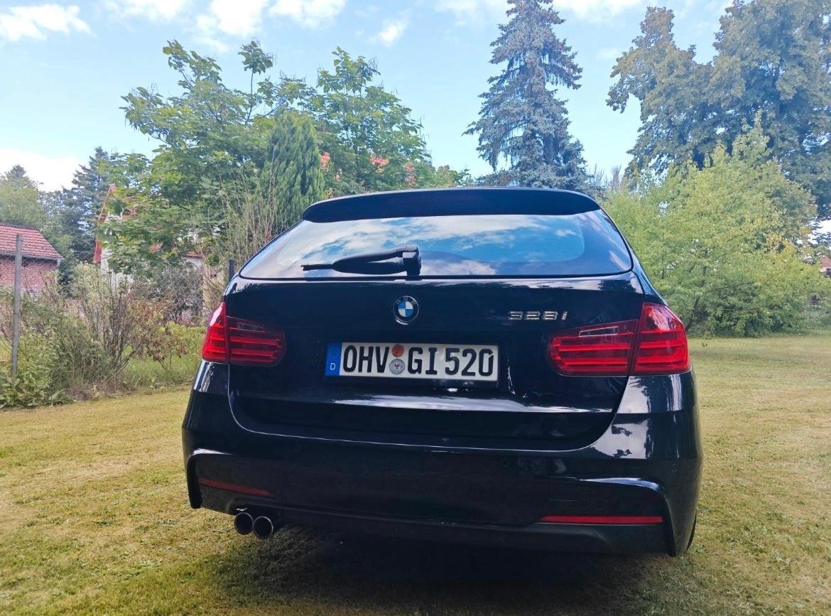 BMW 328i Touring -