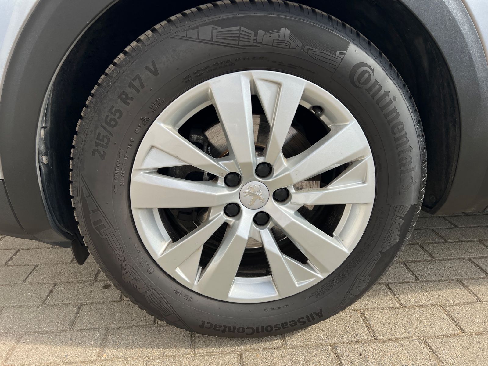 Fahrzeugabbildung Peugeot 5008 PureTech 130 Allure
