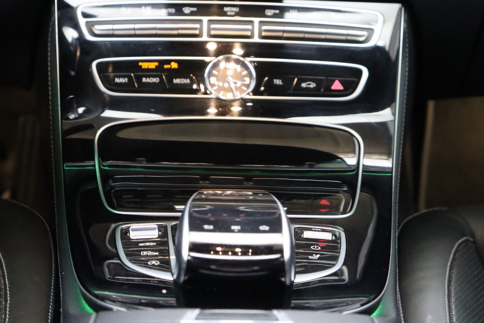 Fahrzeugabbildung Mercedes-Benz E 400 T 4Matic * Airmatic * STHZ * Memory AVANTG