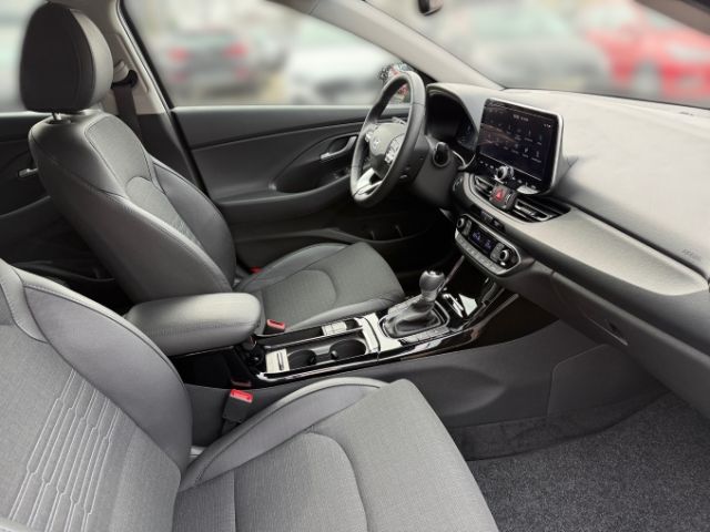 Fahrzeugabbildung Hyundai i30cw FL Advanced Deluxe 1.0 +NAVI+KLIMA+PDC+RFK
