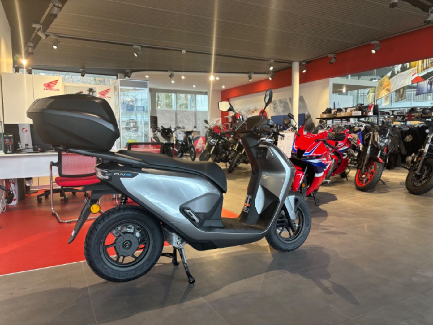 Fahrzeugabbildung Honda CUV e Connected inkl. Honda Smart Topcase