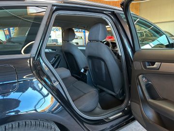 Audi A4 Avant Attraction *Navi*Sitzh*AHK*TÜV Neu*