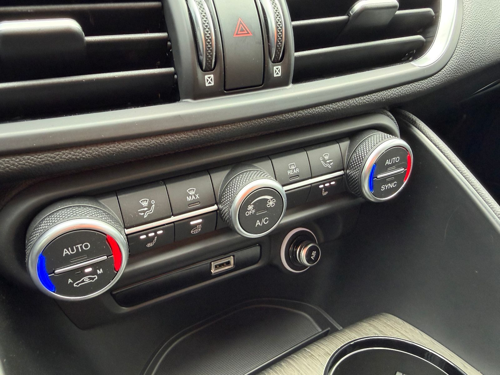 Fahrzeugabbildung Alfa Romeo Giulia Ti Q4/MEMORY/ACC/NAVI/KAMERA/SHZ