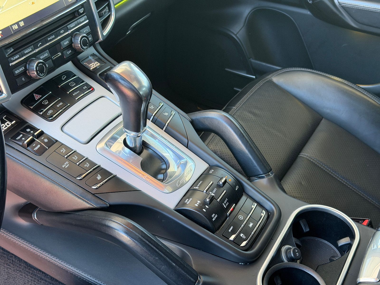 Fahrzeugabbildung Porsche Cayenne /LED/S-DACH/21"ALU/NAVI/LEDER/KAMERA