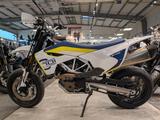 Husqvarna 701 Supermoto (Akra, kurzes Heck) - HUSQVARNA 701 SUPERMOTO