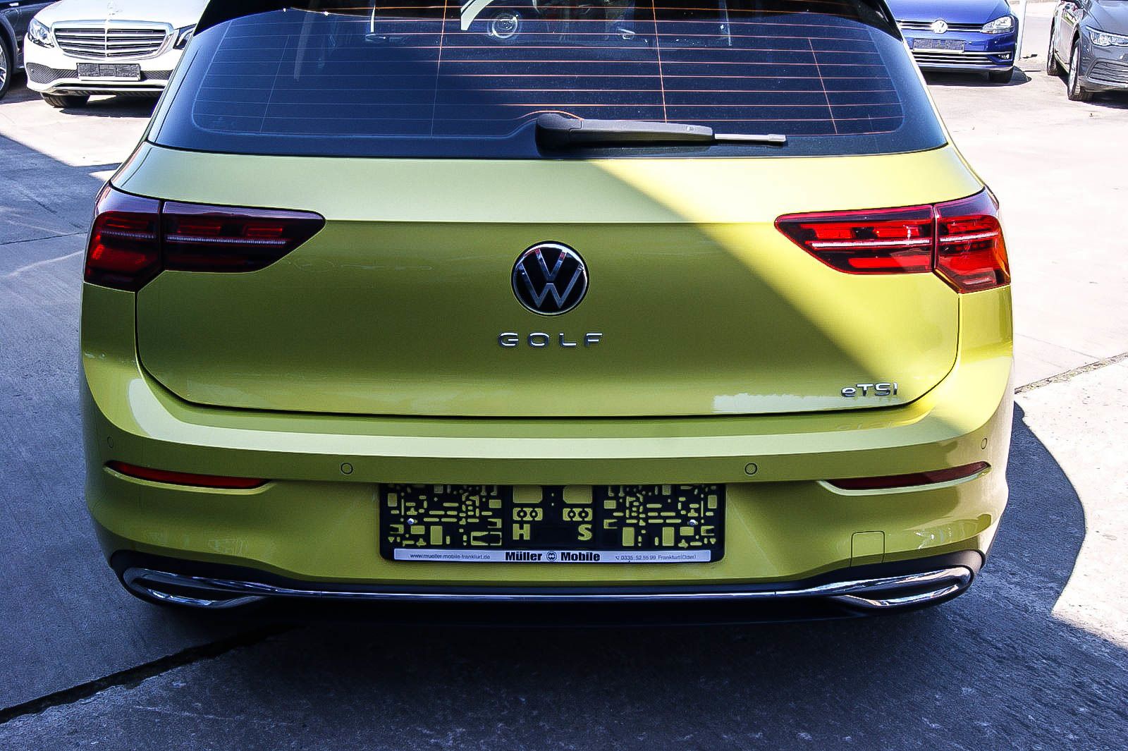 Fahrzeugabbildung Volkswagen Golf VIII 1.5eTSI DSG First Edition MATRIX ANHZV